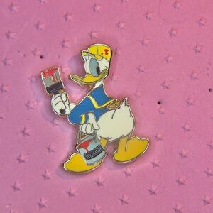 💛Disney Coronado Springs Donald Duck Pin